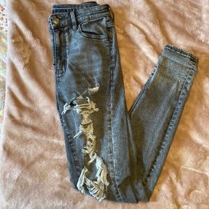 American Eagle ripped skinny jeans in size 4